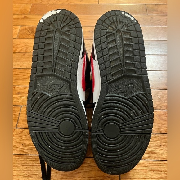 Nike Air Jordan 1 Mid Red/White/Black Size11
Mid Sneakers. - Picture 8 of 16